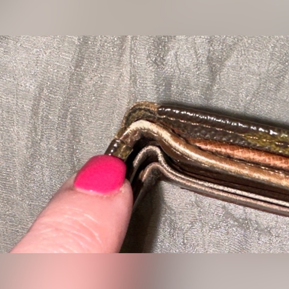 Louis Vuitton Vintage Trifold Compact Wallet. - Picture 4 of 8